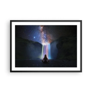 Poster in einem schwarzem Rahmen - Meditation vor einem Wasserfall inmitten der Sterne - 70x50cm - Absolute Harmonie - Moderne Wanddekoration für Wohnzimmer und Schlafzimmer ARTTOR