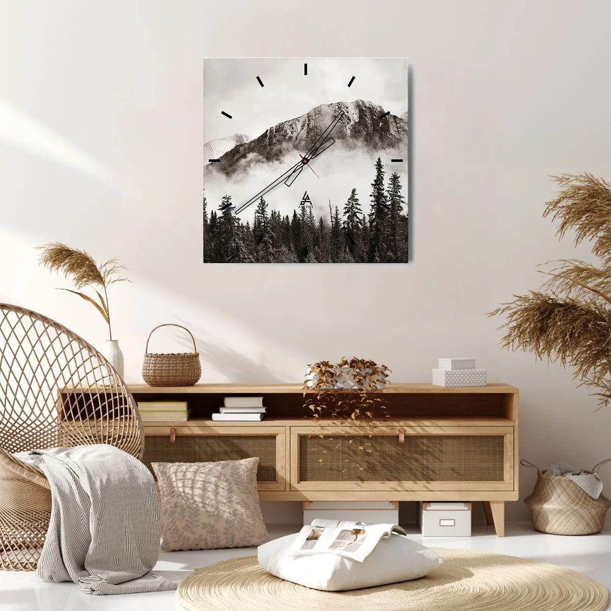 Wanduhr - Glasuhr - Ein malerischer Berggipfel, umgeben von Nebel und einem sepiafarbenen Wald - 30x30cm - Lineal aus Granit - Moderne Wanddekoration für Wohnzimmer und Schlafzimmer ARTTOR