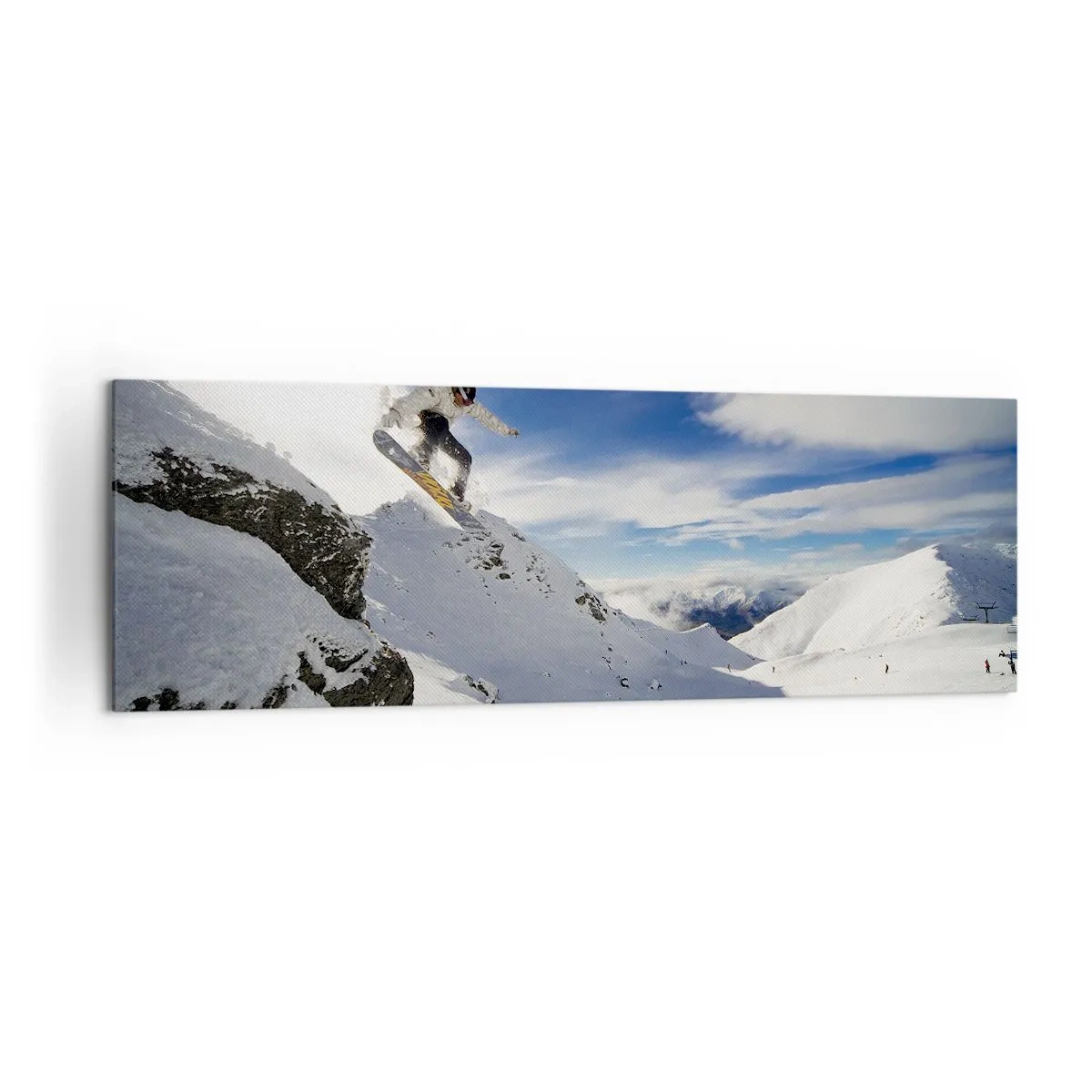 Bild auf Leinwand - Leinwandbild - Ein Snowboarder springt von einer Klippe mit schneebedeckten Bergen im Hintergrund. - 160x50cm - Freiheit ohne Grenzen - Moderne Wanddekoration für Wohnzimmer und Schlafzimmer ARTTOR