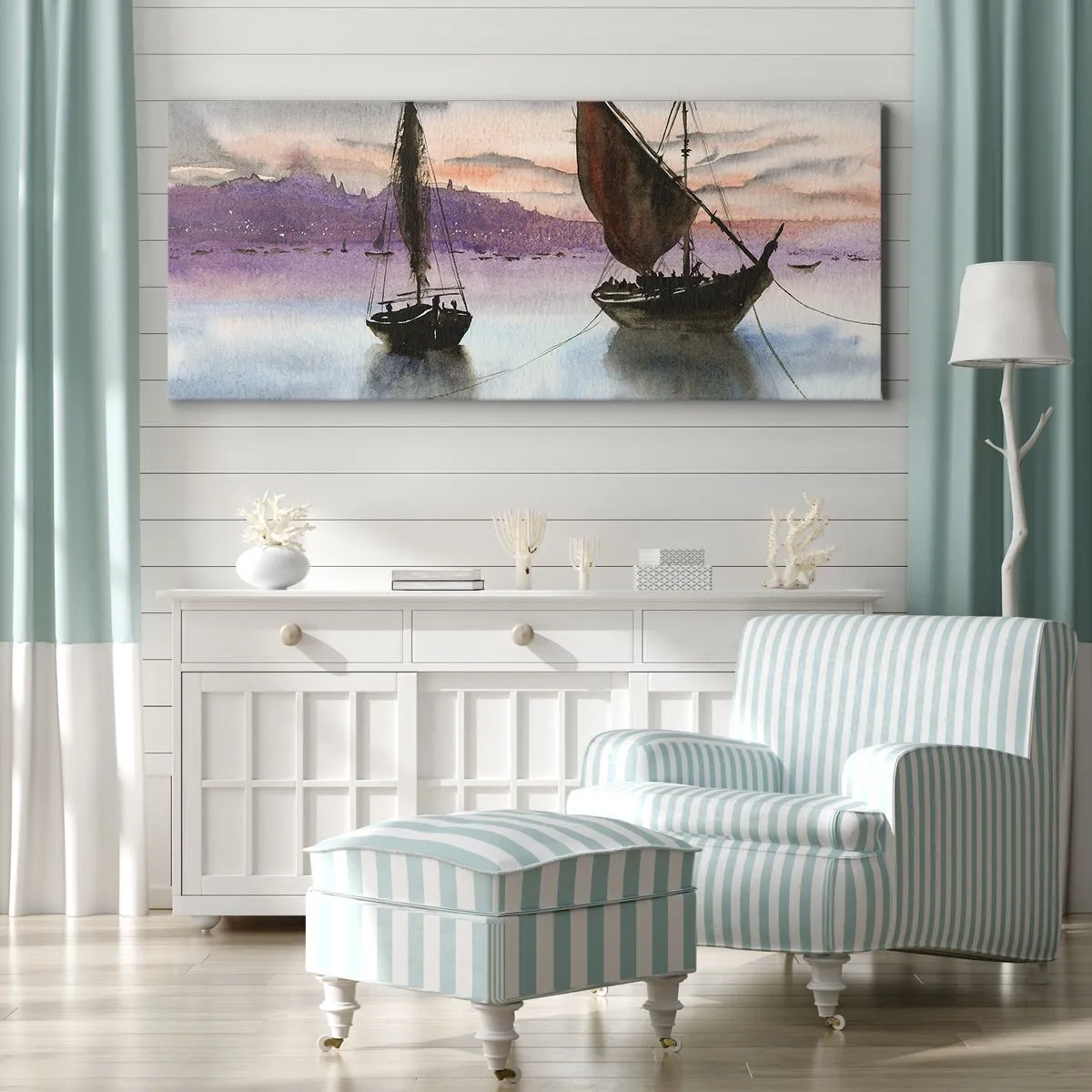 Bild auf Leinwand - Leinwandbild - Zwei Segelschiffe liegen in der Abenddämmerung auf ruhigem Wasser vor Anker - 140x50cm - Abend am Hafen - Moderne Wanddekoration für Wohnzimmer und Schlafzimmer ARTTOR