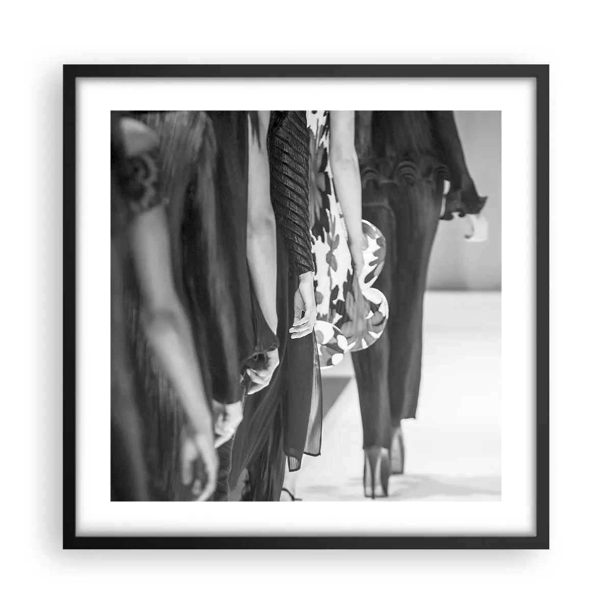 Poster in einem schwarzem Rahmen - Eine stilvolle Parade - 50x50 cm