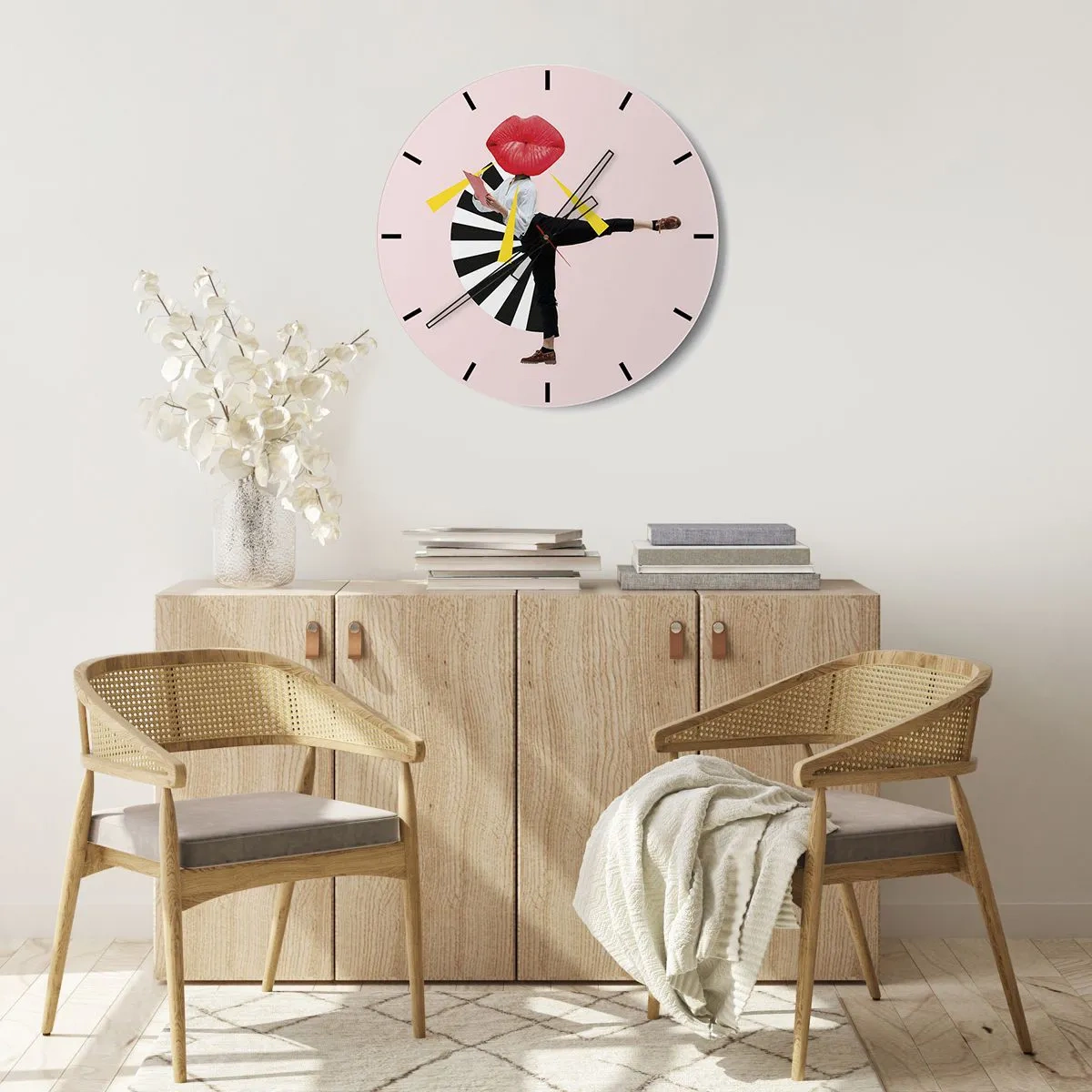 Wanduhr - Glasuhr - Eine Figur mit mundförmigem Kopf in einer dynamischen Pop-Art-Komposition - 30x30cm - Surreale Pop-Art - Moderne Wanddekoration für Wohnzimmer, Küche und Schlafzimmer ARTTOR