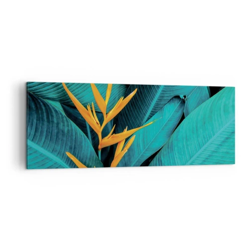 Bild auf Leinwand - Leinwandbild - Eine exotische Blume vor einem Hintergrund aus Bananenblättern in Türkistönen. - 140x50cm - Eden-Blume - Moderne Wanddekoration für Wohnzimmer und Schlafzimmer ARTTOR
