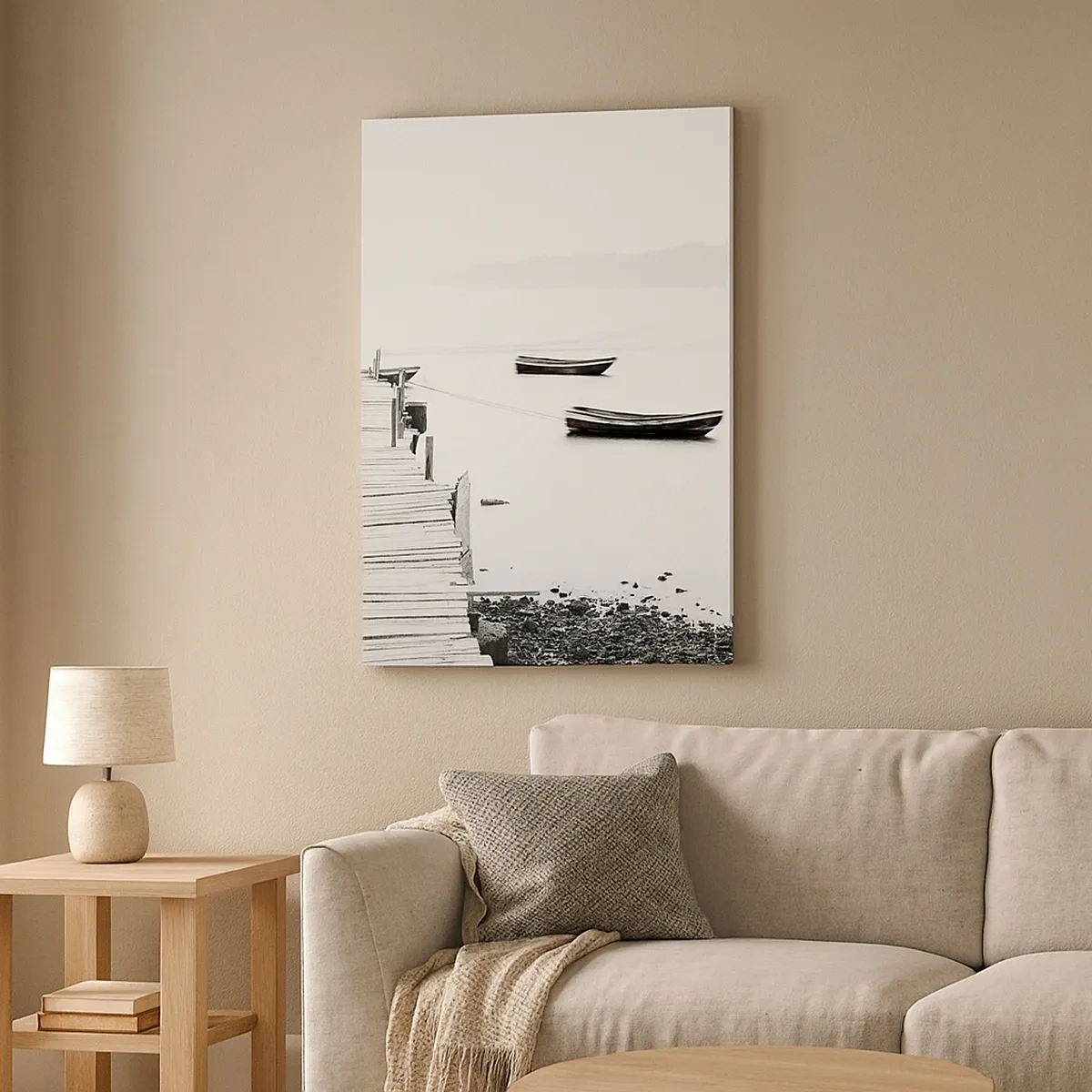 Bild auf Leinwand - Leinwandbild - Holzsteg und Boote auf ruhigem Wasser - 50x70cm - Ruhig und sauber über dem Wasser - Moderne Wanddekoration für Wohnzimmer und Schlafzimmer ARTTOR