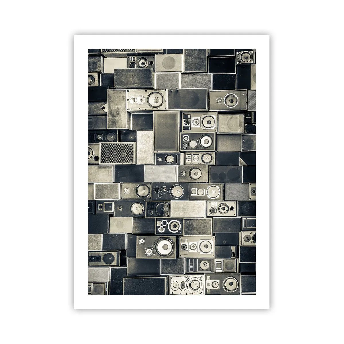 Poster - Collage von Lautsprechern in Grautönen - 50x70cm - Und es ist alles in Ordnung - Moderne Wanddekoration für Wohnzimmer und Schlafzimmer ARTTOR
