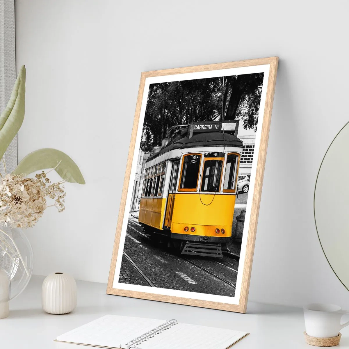 Poster in einem Rahmen aus heller Eiche - Und Fado im Hintergrund - 70x100 cm