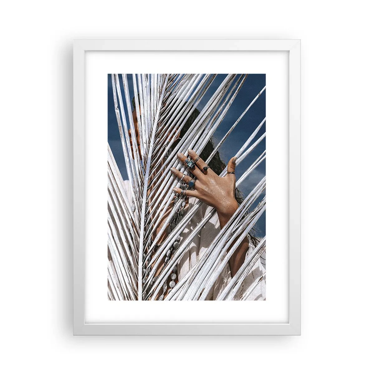 Poster in einem weißen Rahmen - Das Mädchen des Schamanen? - 30x40 cm