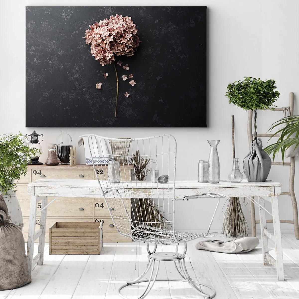 Bild auf Leinwand - Leinwandbild - Eine zarte Hortensienblüte auf dunklem Hintergrund - 120x80cm - Wirklich romantisches Zeichen - Moderne Wanddekoration für Wohnzimmer und Schlafzimmer ARTTOR