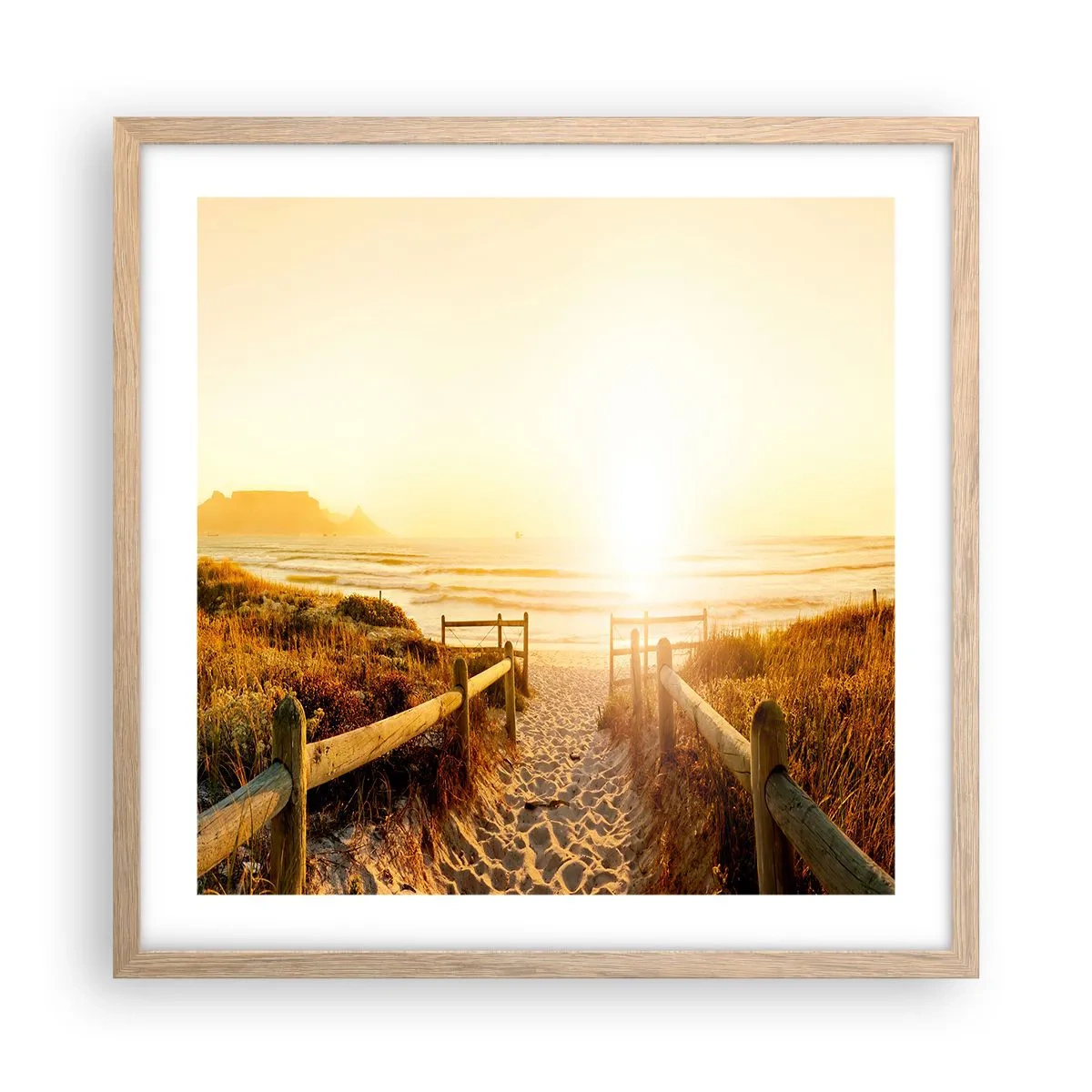 Poster in einem Rahmen aus heller Eiche - Über die Düne, der Sonne entgegen - 50x50 cm