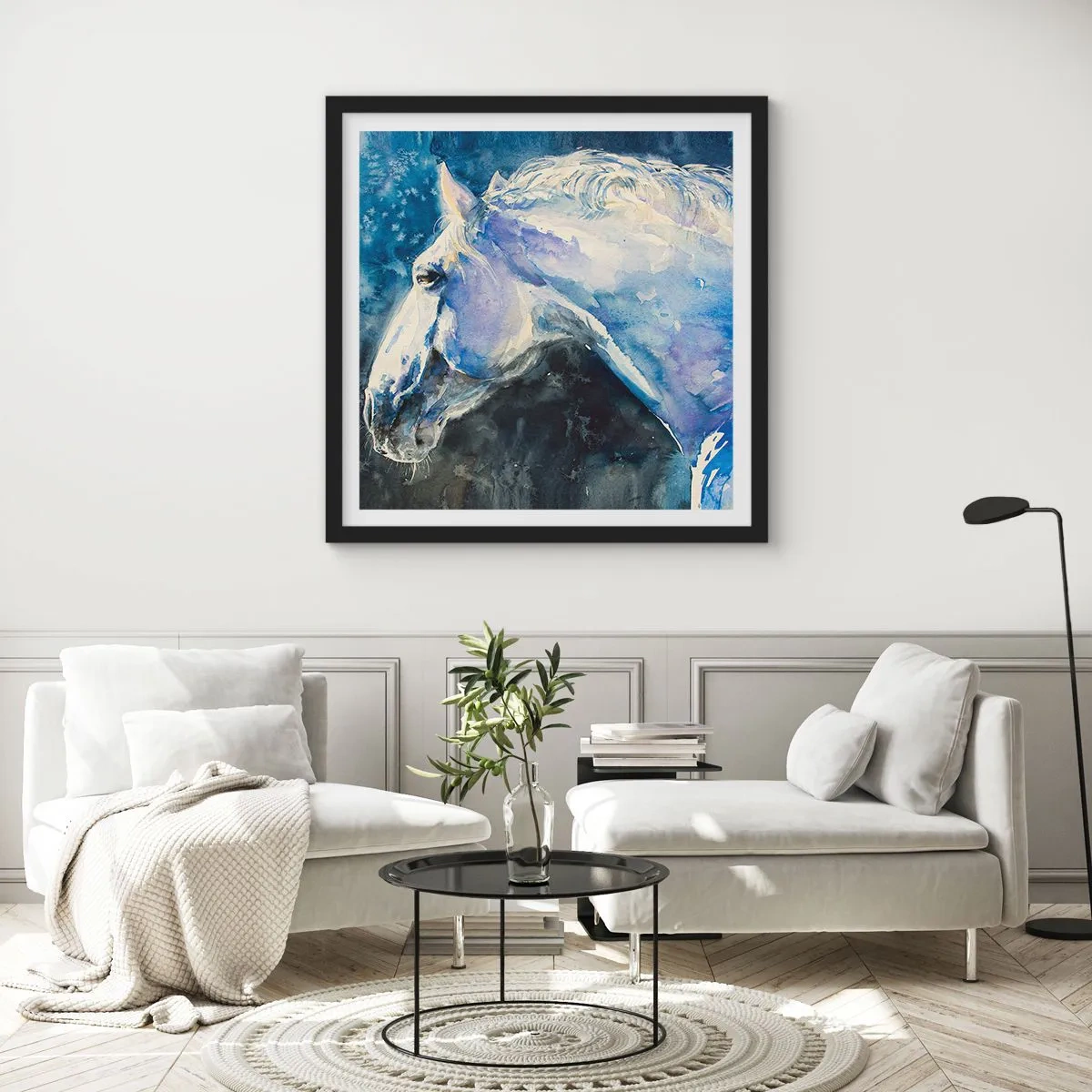 Poster in einem schwarzem Rahmen - Porträt in blauem Glanz - 60x60 cm