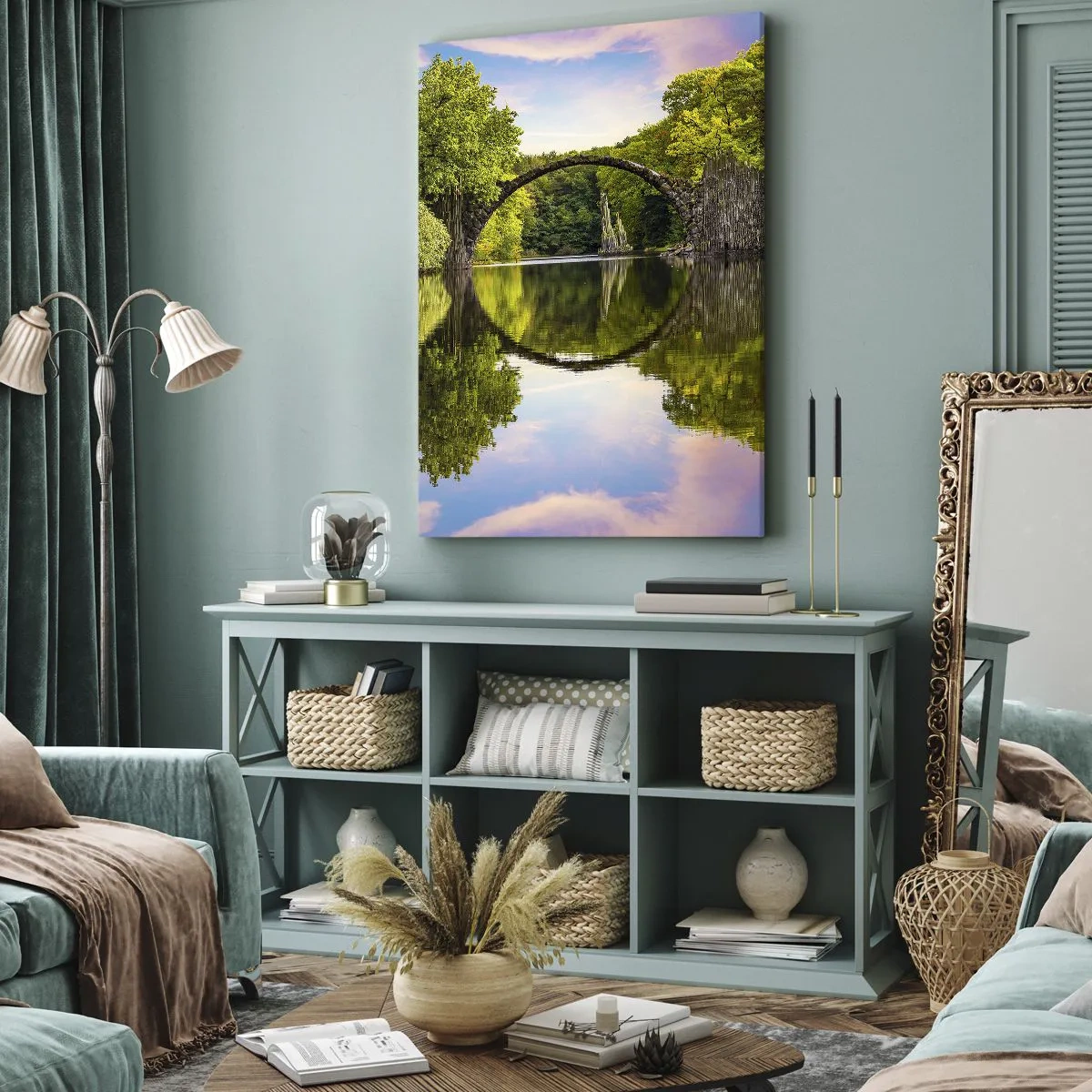 Bild auf Leinwand - Leinwandbild - Eine Steinbrücke über einen Fluss mit einer perfekten Spiegelung im Wasser - 50x70cm - An der Kreuzung zweier Welten - Moderne Wanddekoration für Wohnzimmer und Schlafzimmer ARTTOR