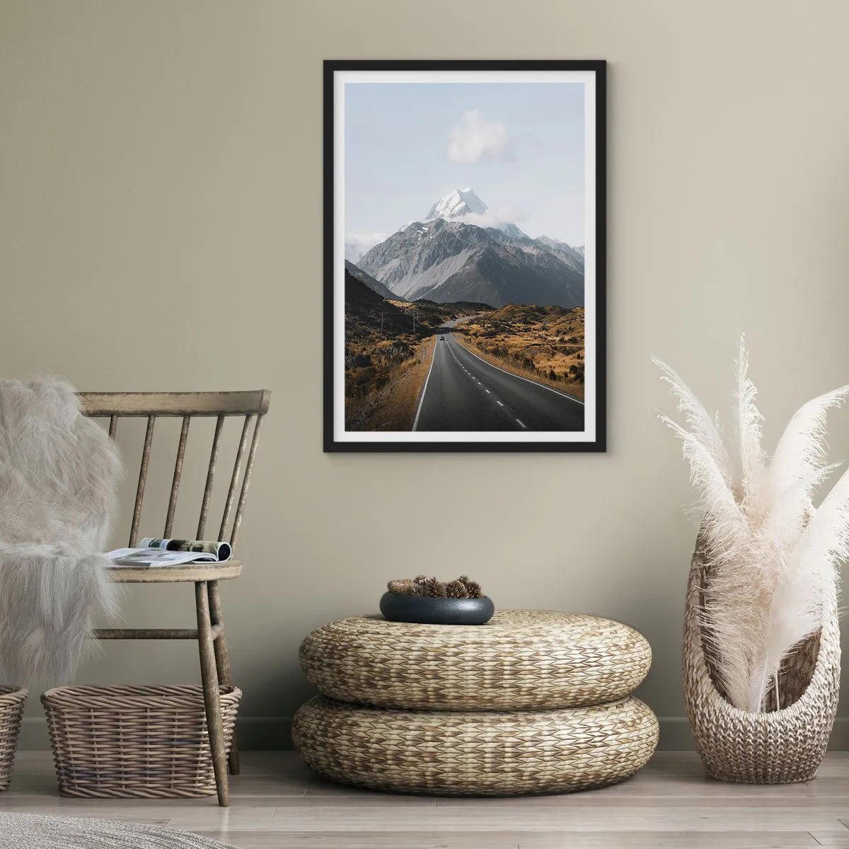 Poster in einem schwarzem Rahmen - Der Weg ins Herz der Berge - 30x40 cm