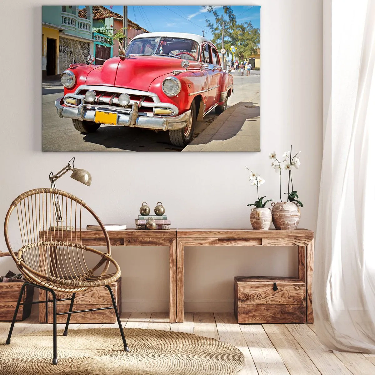 Bild auf Leinwand - Leinwandbild - Ein roter Oldtimer, der an einem sonnigen Tag auf der Straße geparkt ist - 120x80cm - Nur in Kuba - Moderne Wanddekoration für Wohnzimmer und Schlafzimmer ARTTOR