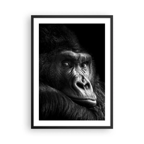 Poster in einem schwarzem Rahmen - Porträt eines Gorillas vor schwarzem Hintergrund in lebendigen Details - 50x70cm - Und was guckst du so? - Moderne Wanddekoration für Wohnzimmer und Schlafzimmer ARTTOR