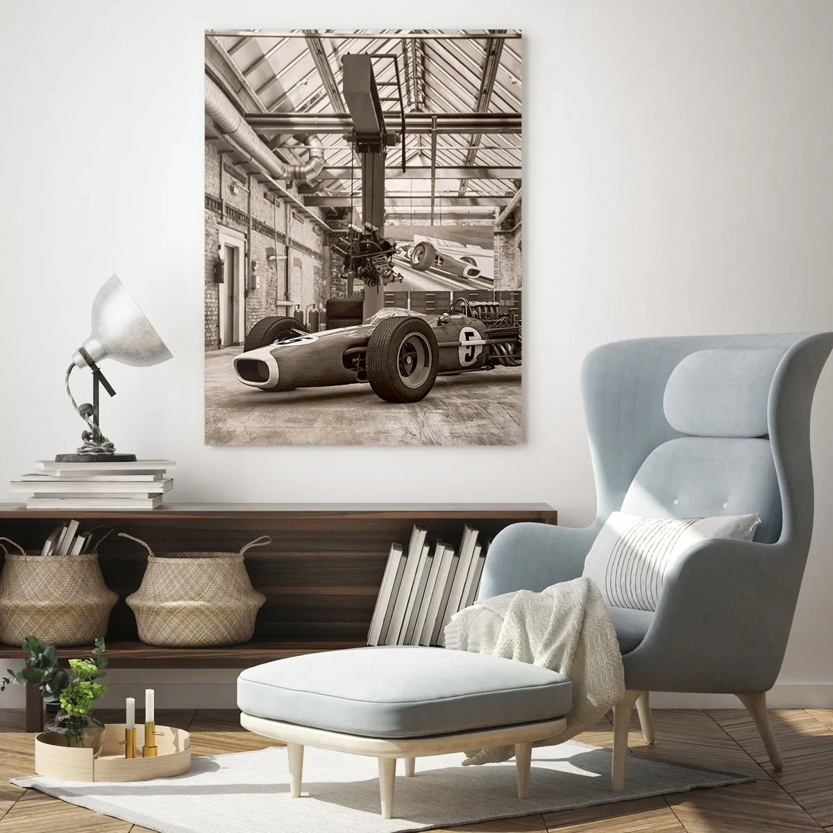 Glasbild - Bild auf glas - Schwarz-weißer Rennwagen in einem industriellen Interieur - 80x120cm - Die Siegerruhe - Moderne Wanddekoration für Wohnzimmer und Schlafzimmer ARTTOR