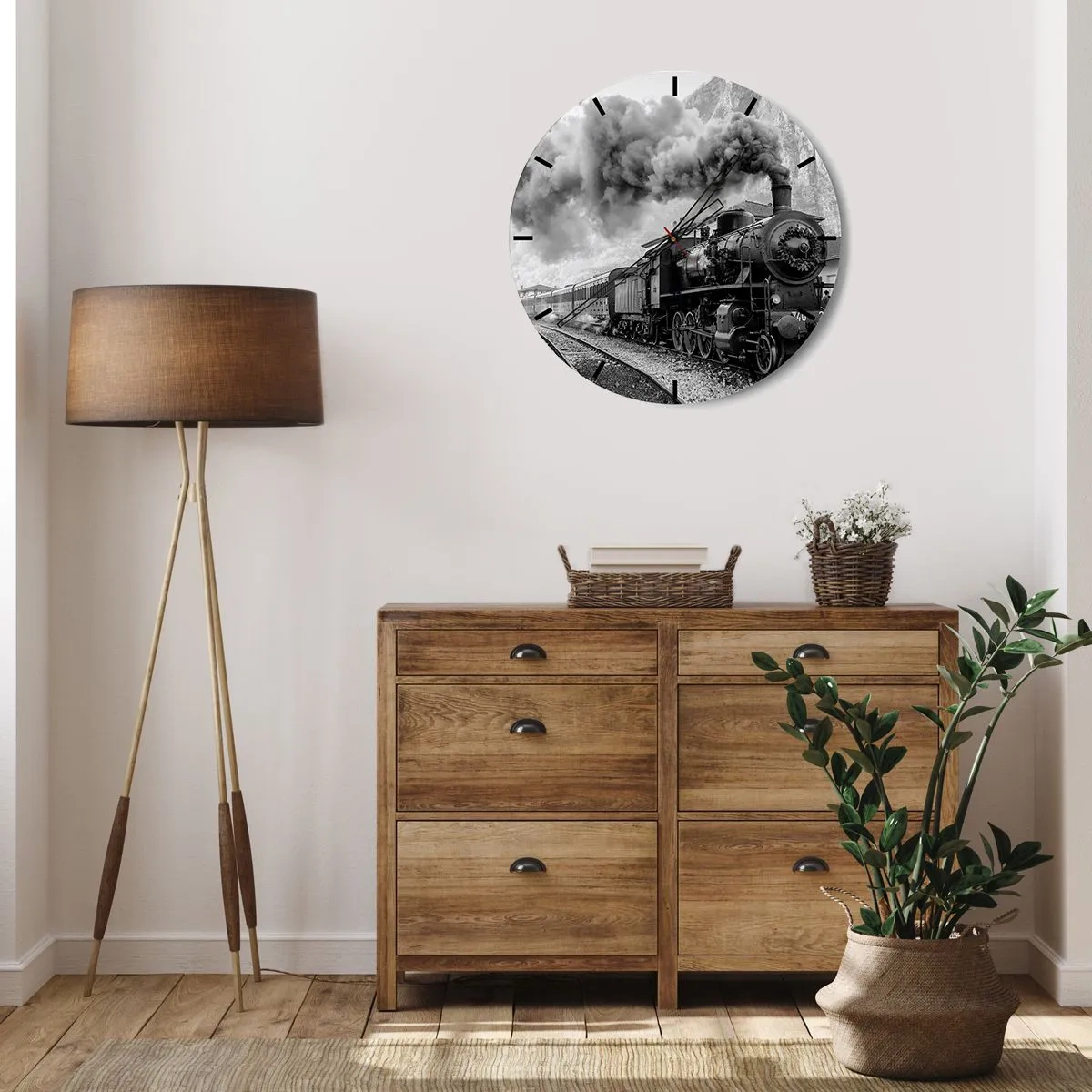 Wanduhr - Glasuhr - Eine schwarz-weiße Dampflokomotive mit rauchendem Schornstein - 30x30cm - Steht am Bahnhof ... - Moderne Wanddekoration für Wohnzimmer, Küche und Schlafzimmer ARTTOR
