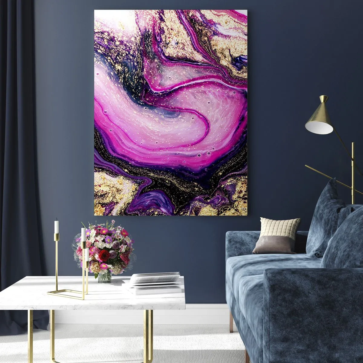 Glasbild - Bild auf glas - Eine abstrakte Komposition in Lila- und Goldtönen. - 50x70cm - Ein Moment hinter den Kulissen - Moderne Wanddekoration für Wohnzimmer und Schlafzimmer ARTTOR
