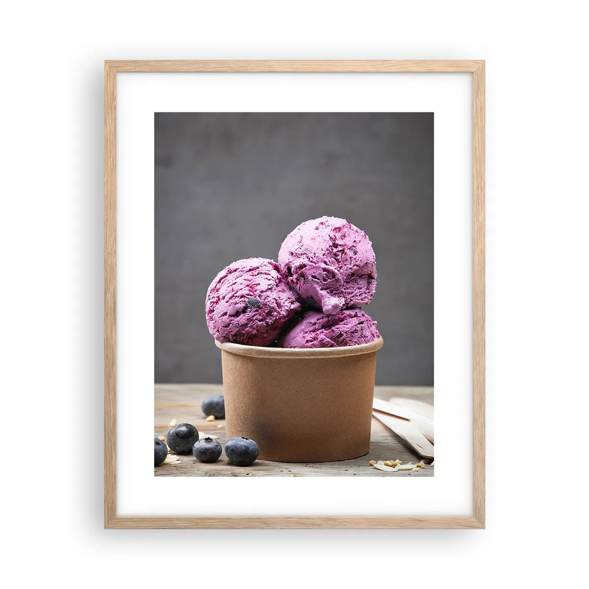Poster in einem Rahmen aus heller Eiche - Süße und Kälte - 40x50 cm