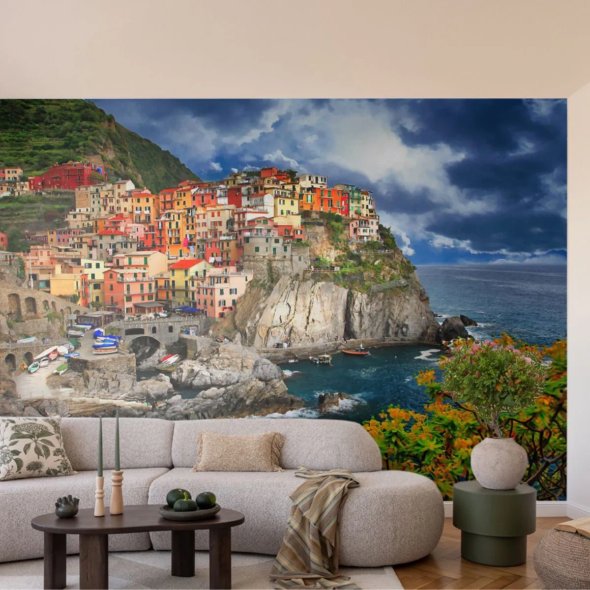 Fototapete Premium Sand - Eine malerische Stadt auf einer Klippe über dem Mittelmeer - 100x70cm - Eine Gruppe umarmt die Felsen - Moderne Wanddekoration für Wohnzimmer und Schlafzimmer ARTTOR