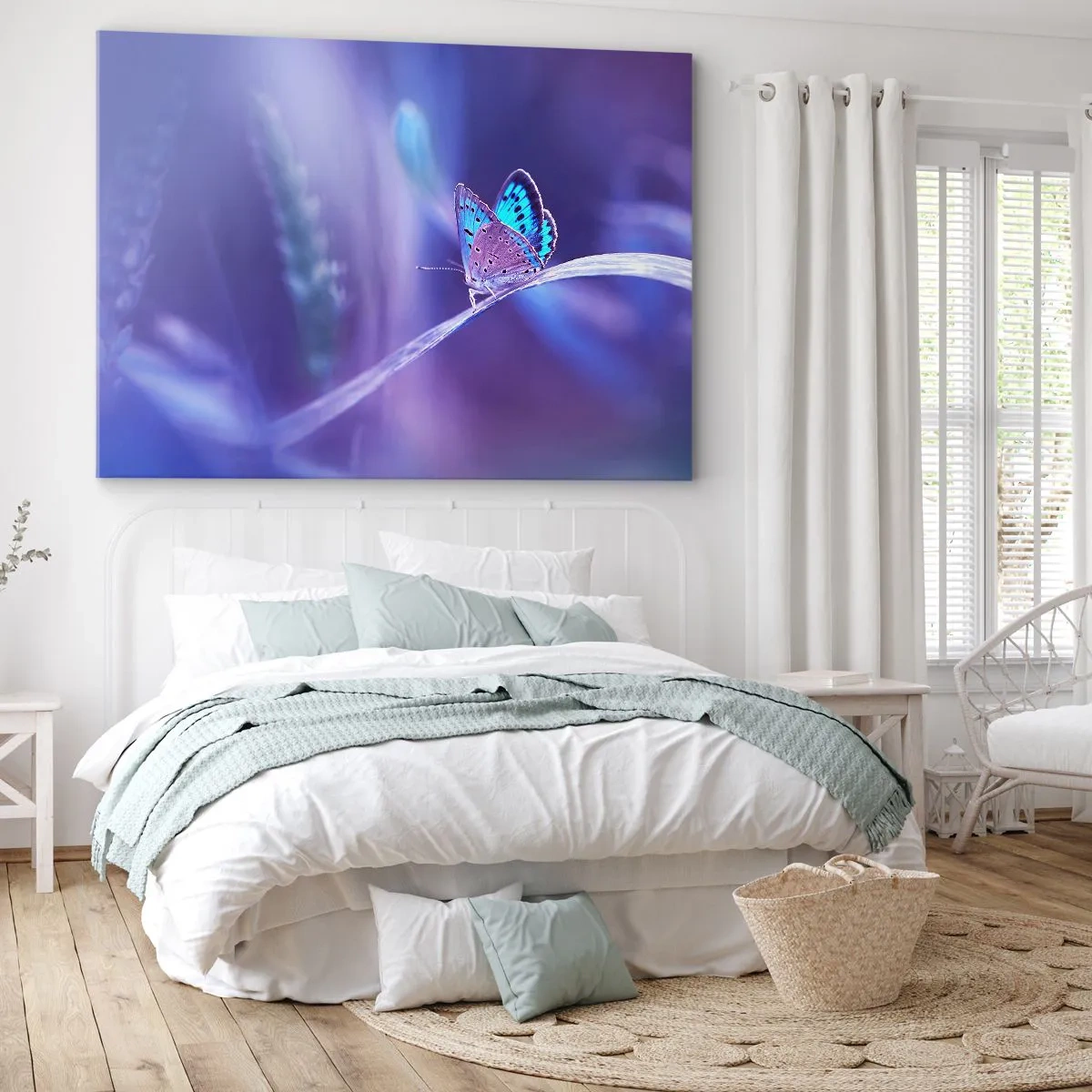 Bild auf Leinwand - Leinwandbild - Ein zarter blauer Schmetterling auf einem Stängel in violettem Licht - 70x50cm - Ein Juwel der Natur - Moderne Wanddekoration für Wohnzimmer und Schlafzimmer ARTTOR