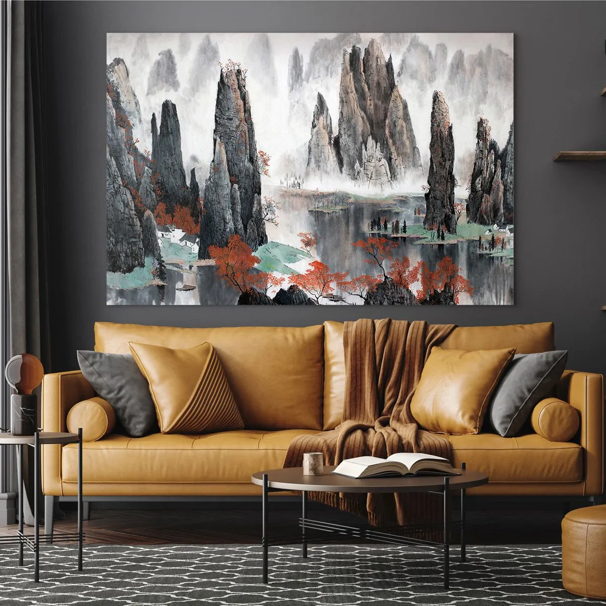 Glasbild - Bild auf glas - Eine malerische Berglandschaft mit nebligen Gipfeln und roten Bäumen - 70x50cm - Mächtige Wächter - Moderne Wanddekoration für Wohnzimmer und Schlafzimmer ARTTOR