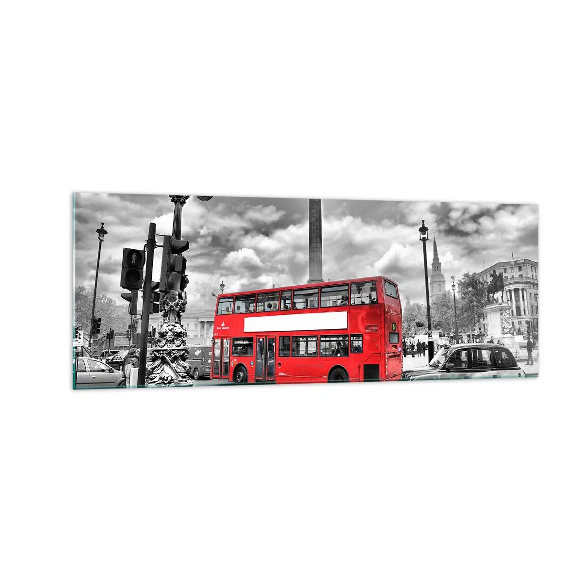 Glasbild - Bild auf glas - Ein roter Doppeldeckerbus vor einer schwarz-weißen Stadtkulisse - 140x50cm - Der wahre Blutkreislauf der Stadt - Moderne Wanddekoration für Wohnzimmer und Schlafzimmer ARTTOR