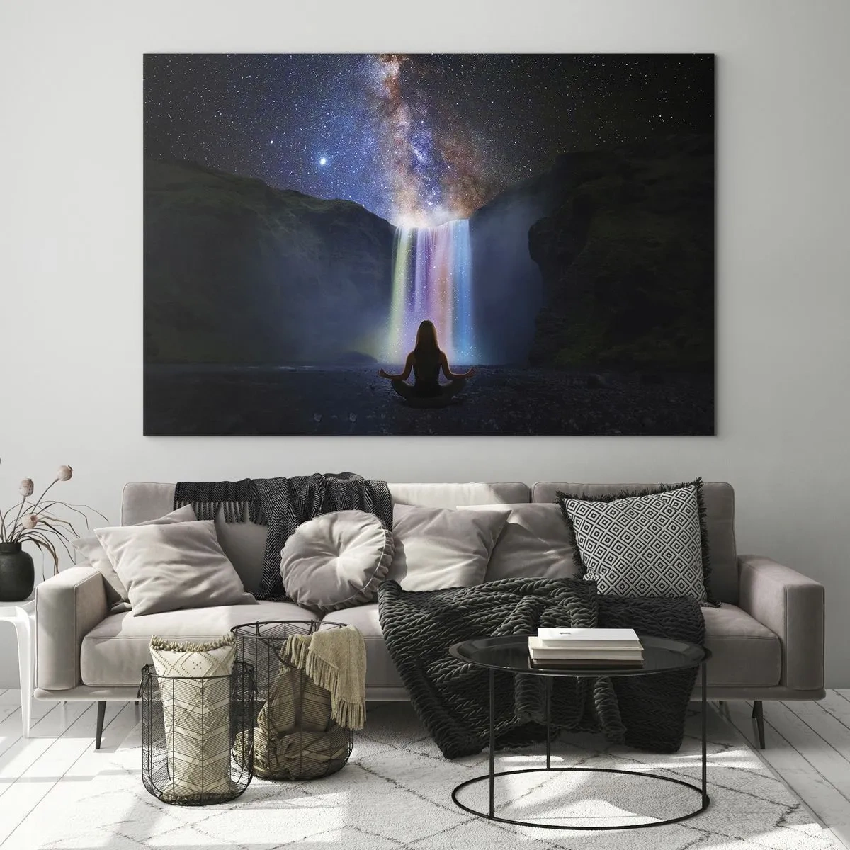 Glasbild - Bild auf glas - Meditation vor einem farbenfrohen Wasserfall bei Nacht - 70x50cm - Absolute Harmonie - Moderne Wanddekoration für Wohnzimmer und Schlafzimmer ARTTOR