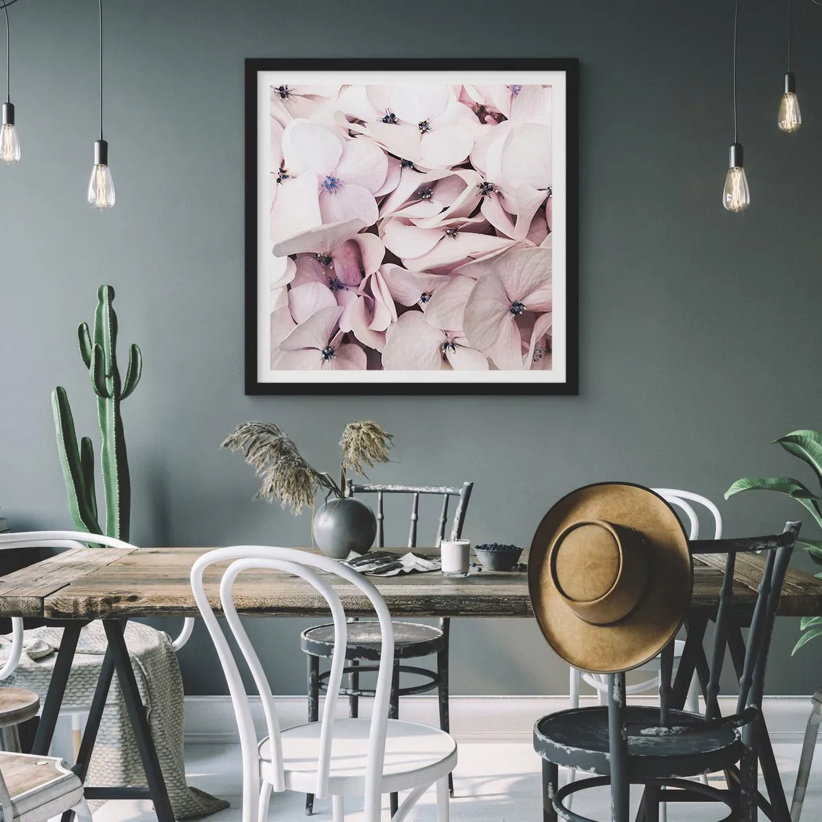 Poster in einem schwarzem Rahmen - In einer Blumenflut - 40x40 cm