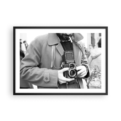 Poster in einem schwarzem Rahmen - Schwarz-Weiß-Foto eines Mannes mit einer Retro-Kamera - 70x50cm - Retro-Stil - Moderne Wanddekoration für Wohnzimmer und Schlafzimmer ARTTOR